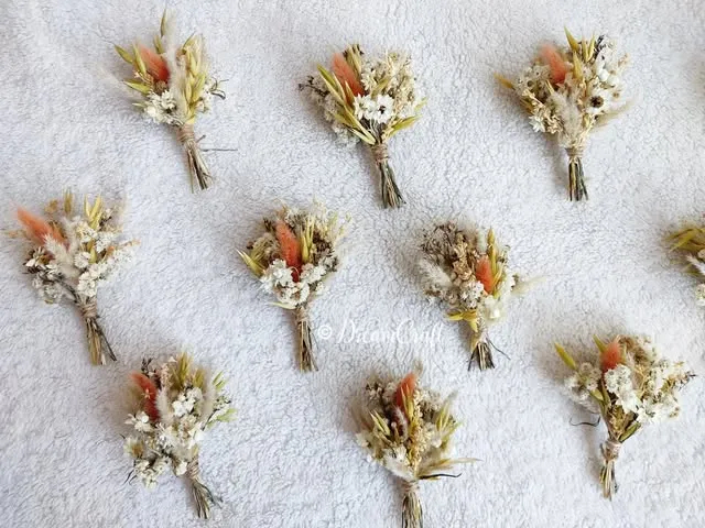 Dried flower boutonnieres